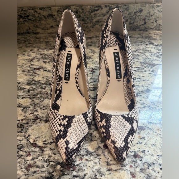 Alice + Olivia Dina Snakeskin Pumps 7.5 - Picture 1 of 6